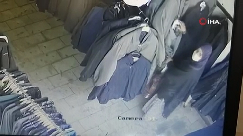 Manisa’da hırsızlık anı kamerada