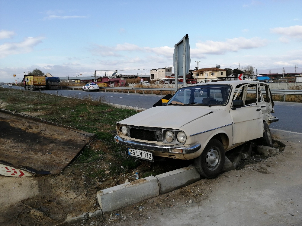 Manisada Tır İle Otomobil Çarpıştı: 1 Ölü, 1 Yaralı