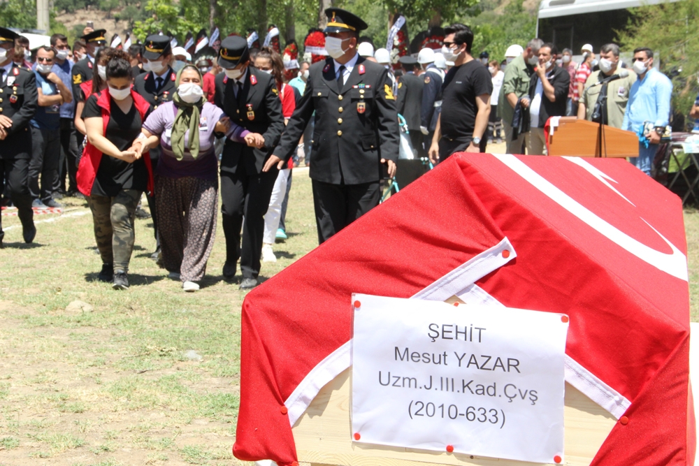 Manisa’nın şehidini binler uğurladı