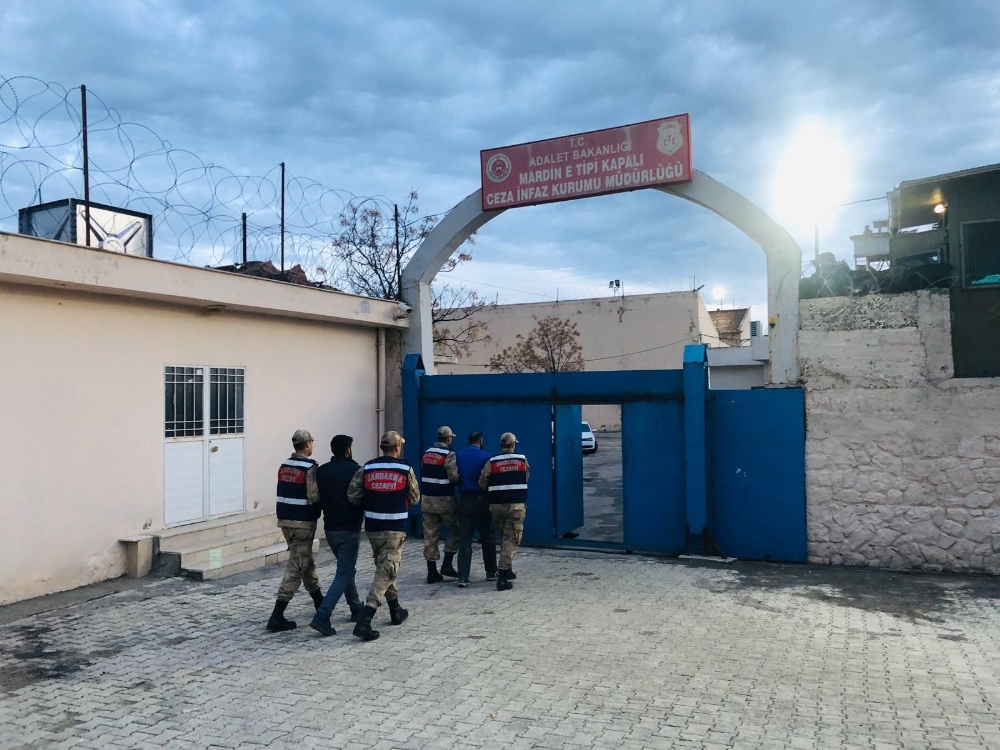 Mardin ve Batman’da iki terörist saklandıkları evde yakaladı