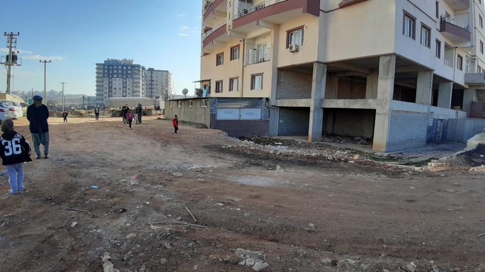 Mardin’deki bu mahalle 2021’e yolsuz, susuz, kanalizasyonsuz ve çöp yığını ile giriyor