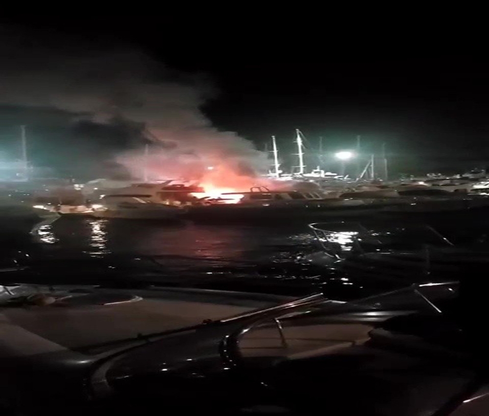 Marinadaki yatta çıkan yangın, lüks yatlara sıçramadan söndürüldü