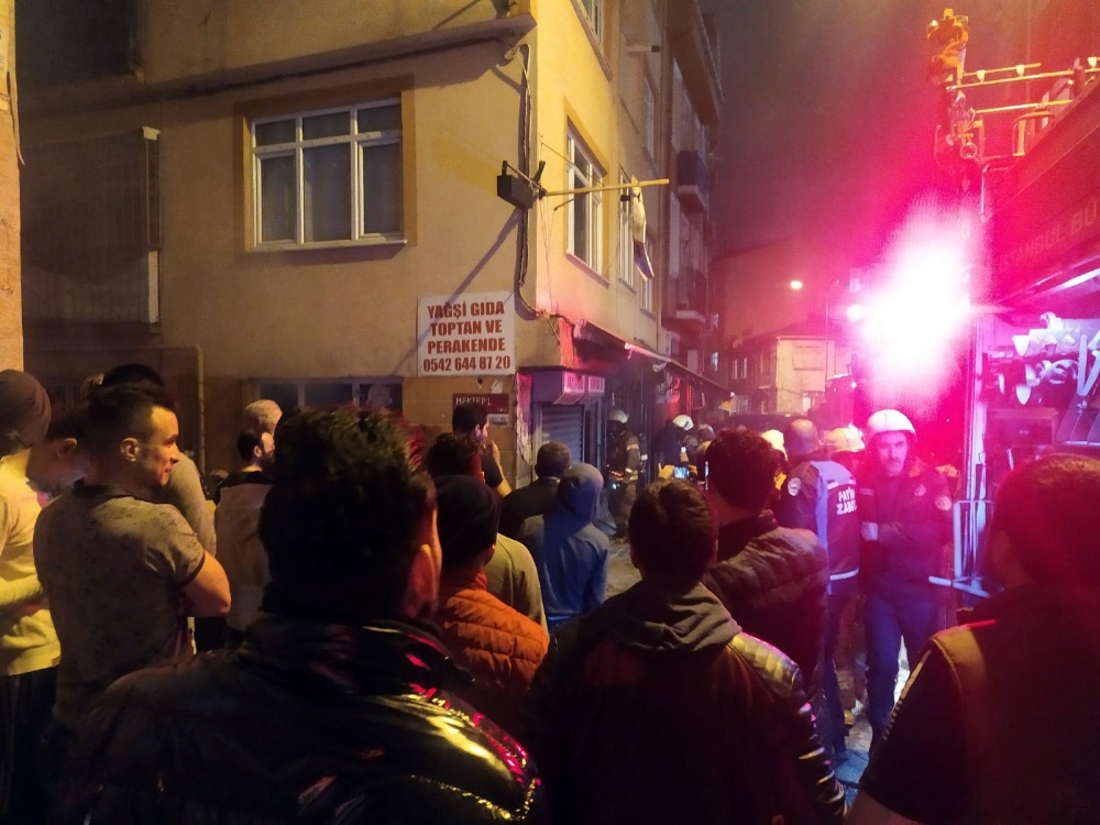 Markette korkutan yangın: Patlamalar meydana geldi