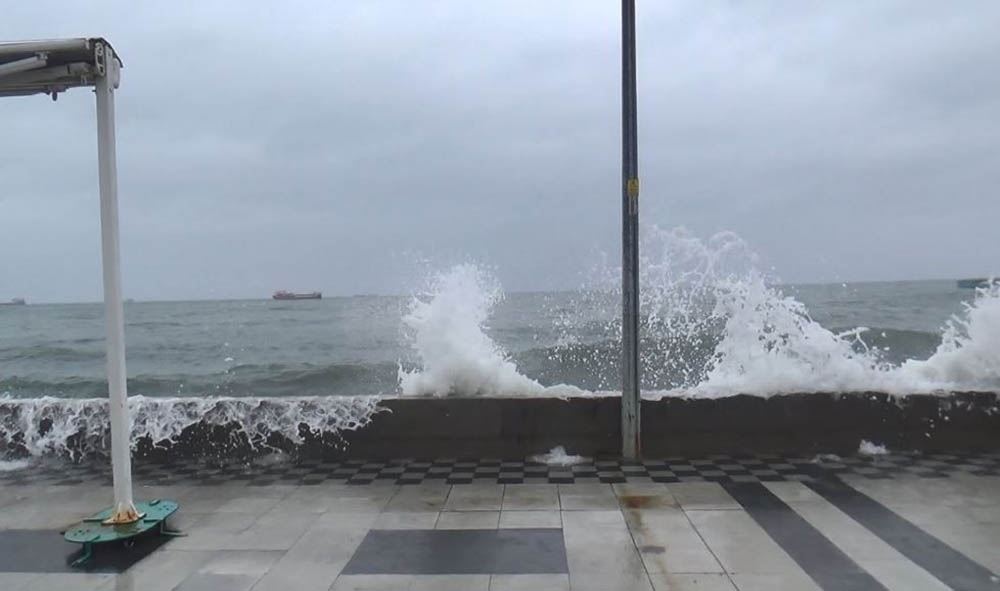 Marmara Denizi’nde dev dalgalar