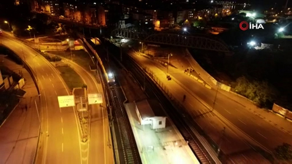 Marmaray’dan iki kıta arası geçiş yapan yük treni havadan görüntülendi
