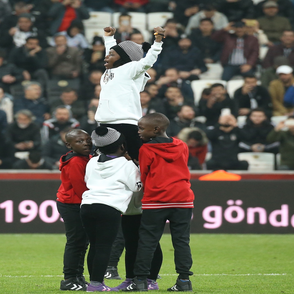 Masaka Kids Africanadan Dans Şov