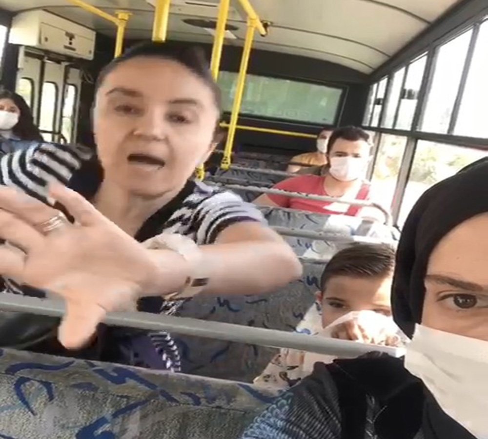 Maske takmayan kadın kendisine tepki gösteren vatandaşa saldırdı