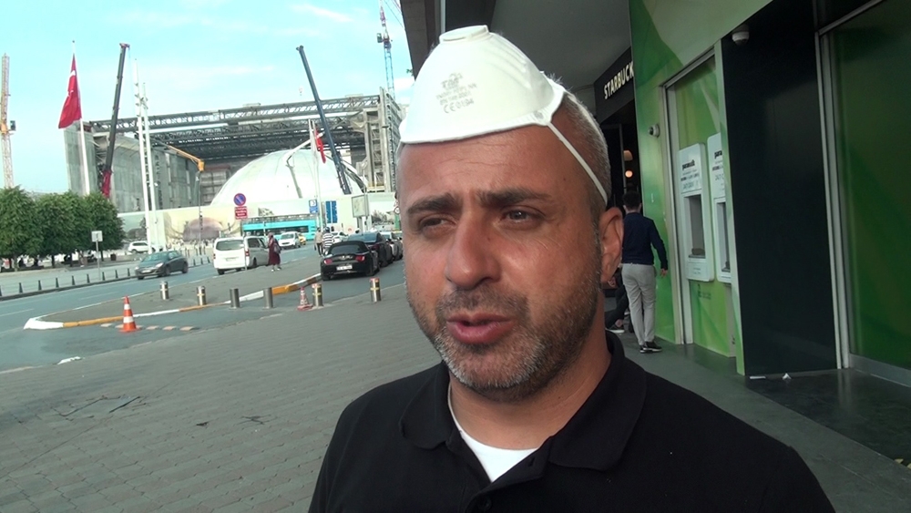Maskeyi kafasına taktı, korona virüs tavsiyesi verdi