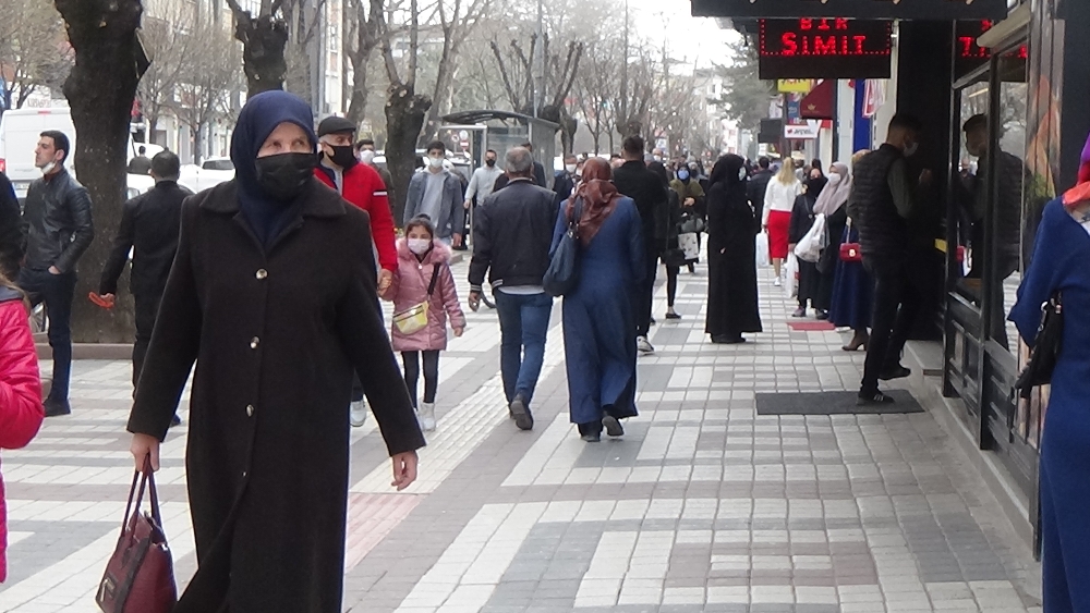 Mavinin zor olduğu Bursa’da ufukta kırmızı görünüyor