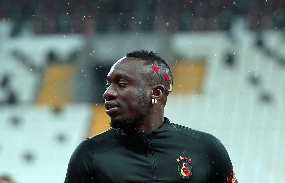 Mbaye Diagne kırmızı kart gördü