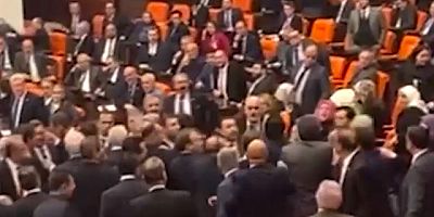 Meclis karıştı! Milletvekilleri birbirlerinin üzerine yürüdü