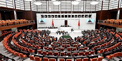 Meclis’te istifalar sürüyor! 600 milletvekilinden 53’ü partilerinden ayrıldı!