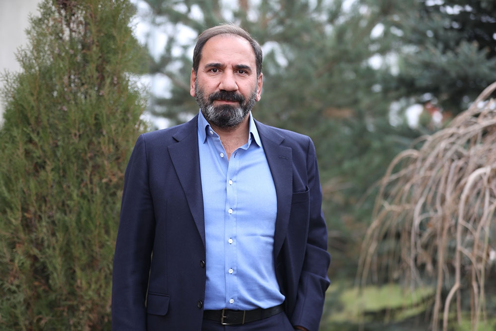 Mecnun Otyakmaz: 