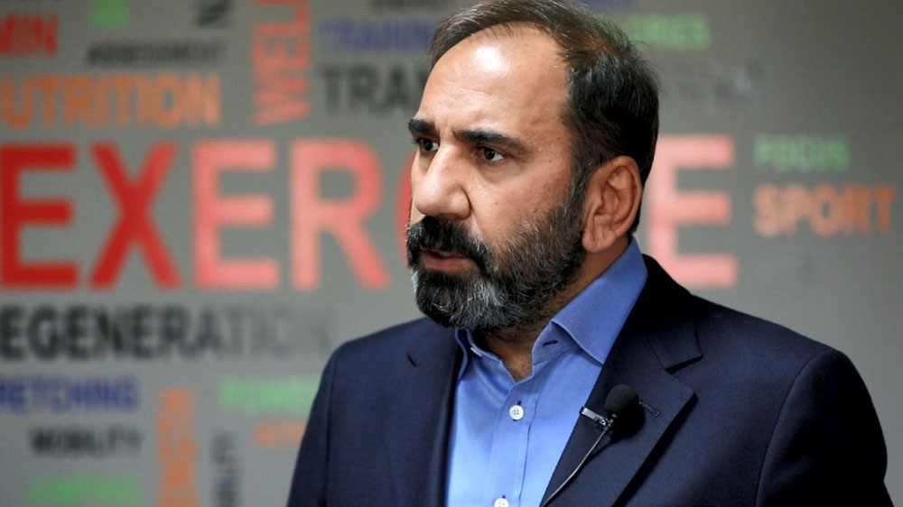 Mecnun Otyakmaz: 