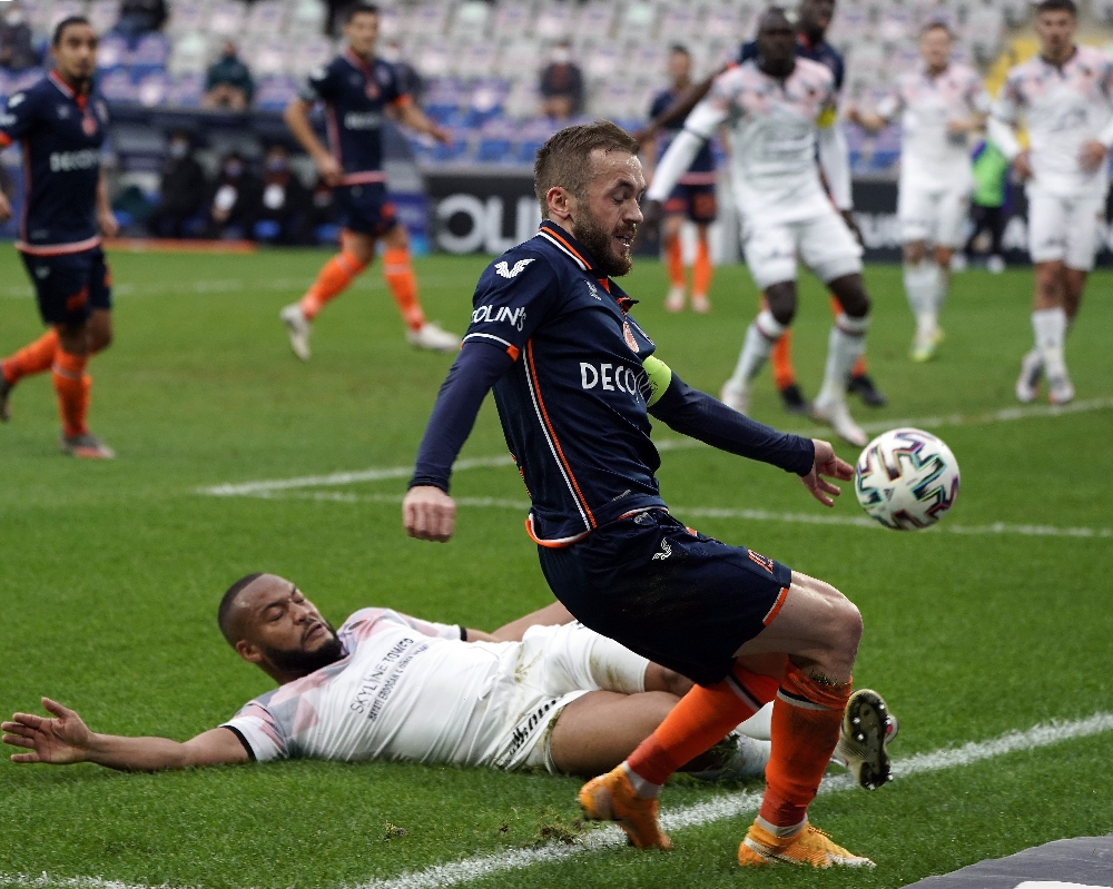 Medipol Başakşehir Gençlerbirliği’ni 2-1 mağlup etti