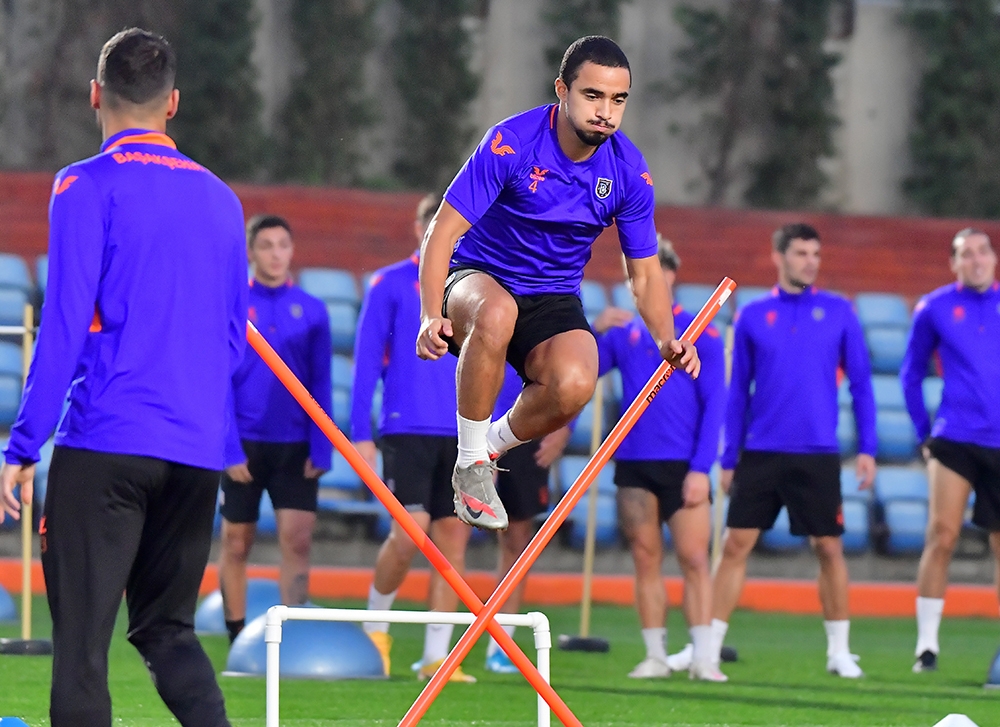 Medipol Başakşehir, PSG maçı hazırlıklarına başladı