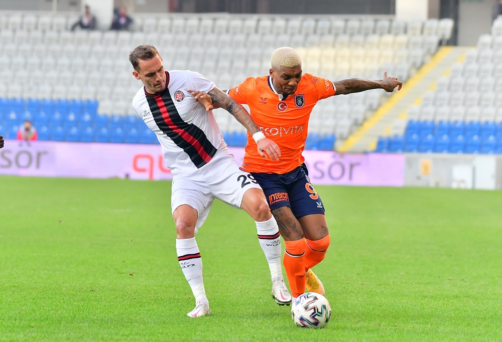 Medipol Başakşehir, sahasında Fatih Karagümrük’e 1-0’lık skorla mağlup oldu