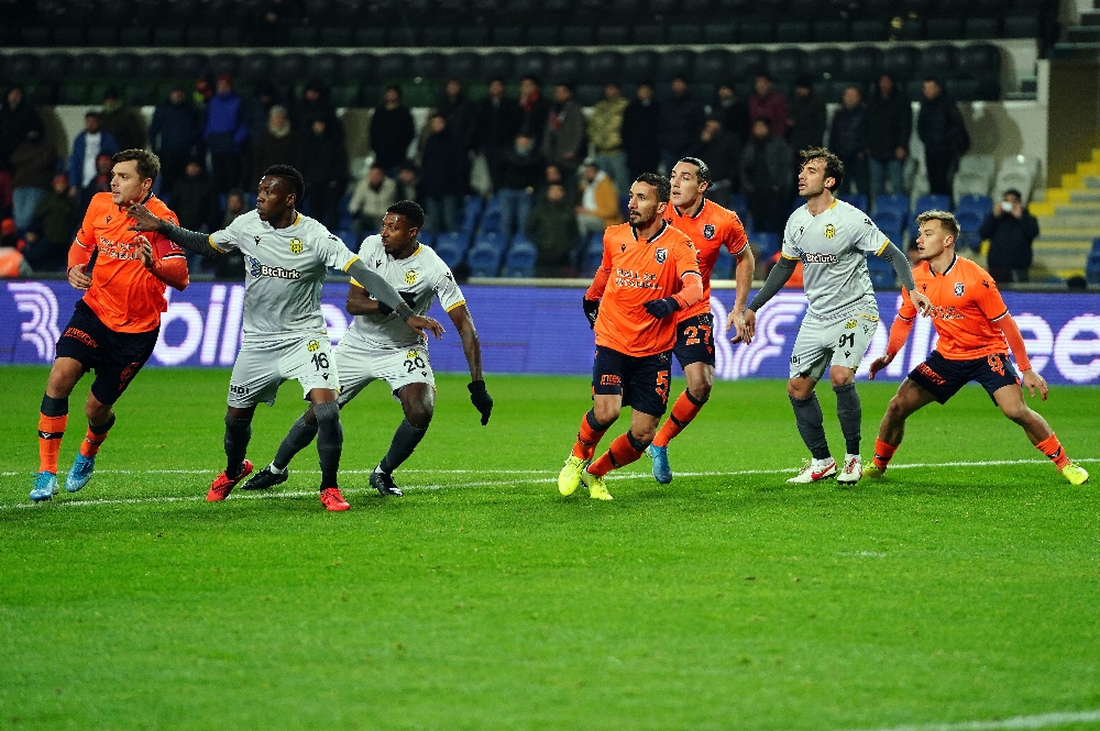 Medipol Başakşehir Yeni Malatyaspor’u 4 -1 yendi