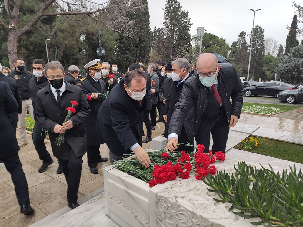 Mehmet Akif Ersoy mezarı başında dualarla anıldı