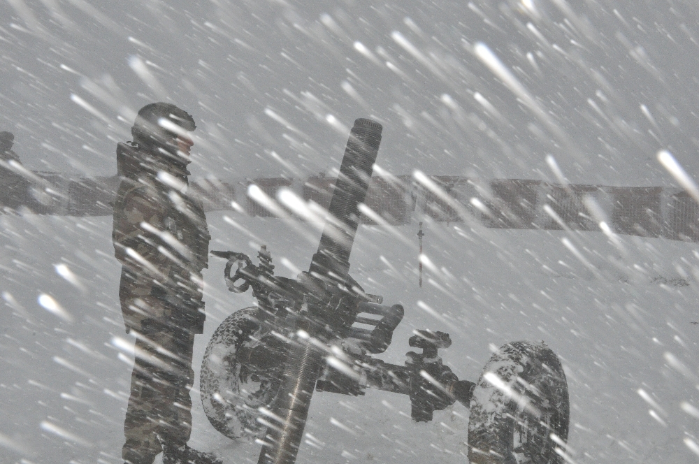 Mehmetçik Çetin Kış Şartlarına Rağmen Vatan Nöbetini Sürdürüyor