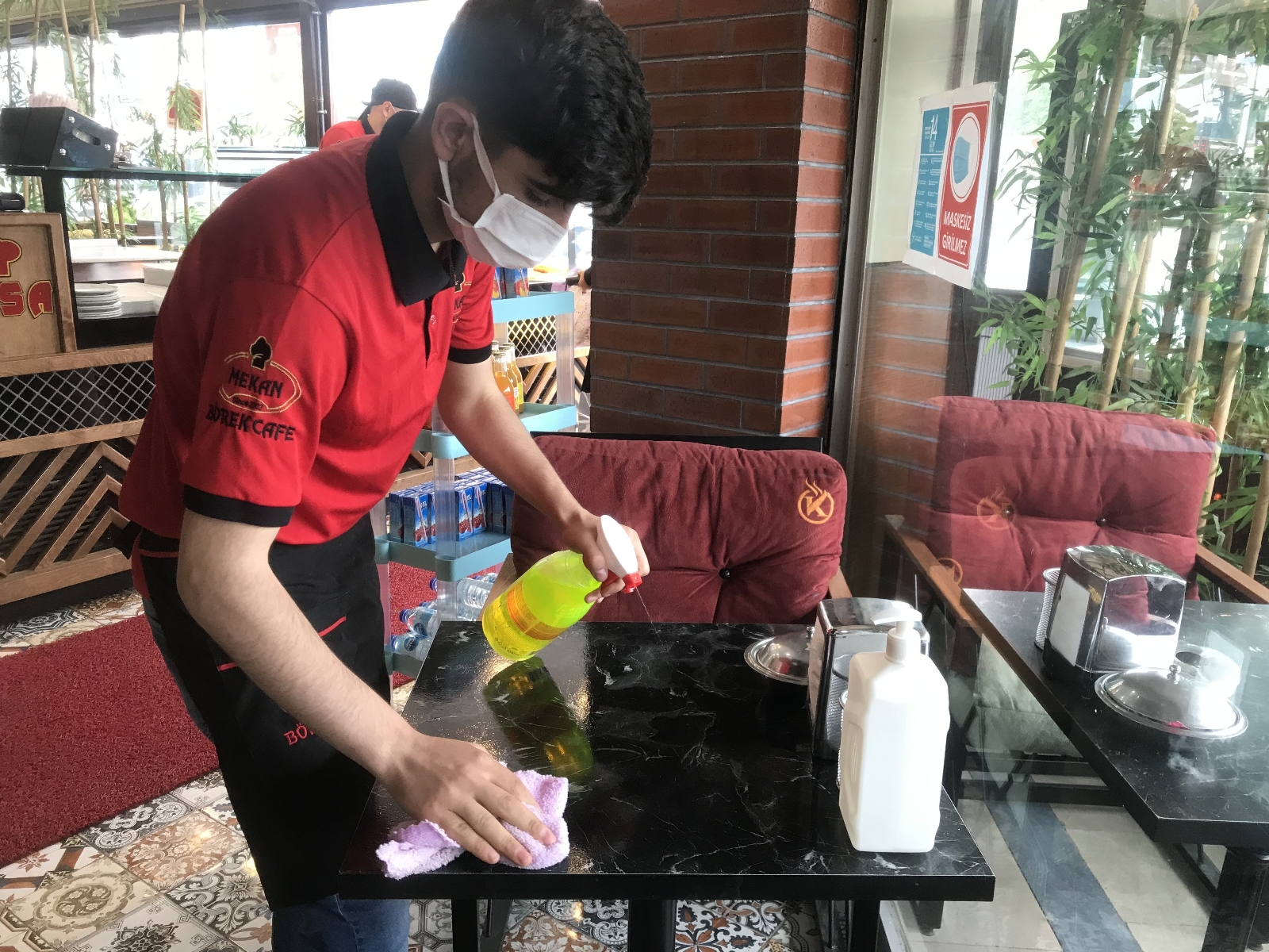 Mekanlar müşteri kabul etmeye başladı