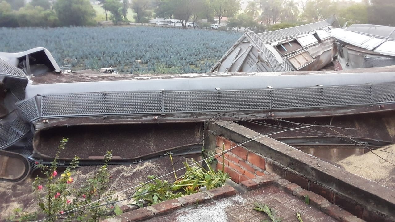 Meksika’da raydan çıkan tren 4 eve zarar verdi: 1 ölü, 3 yaralı