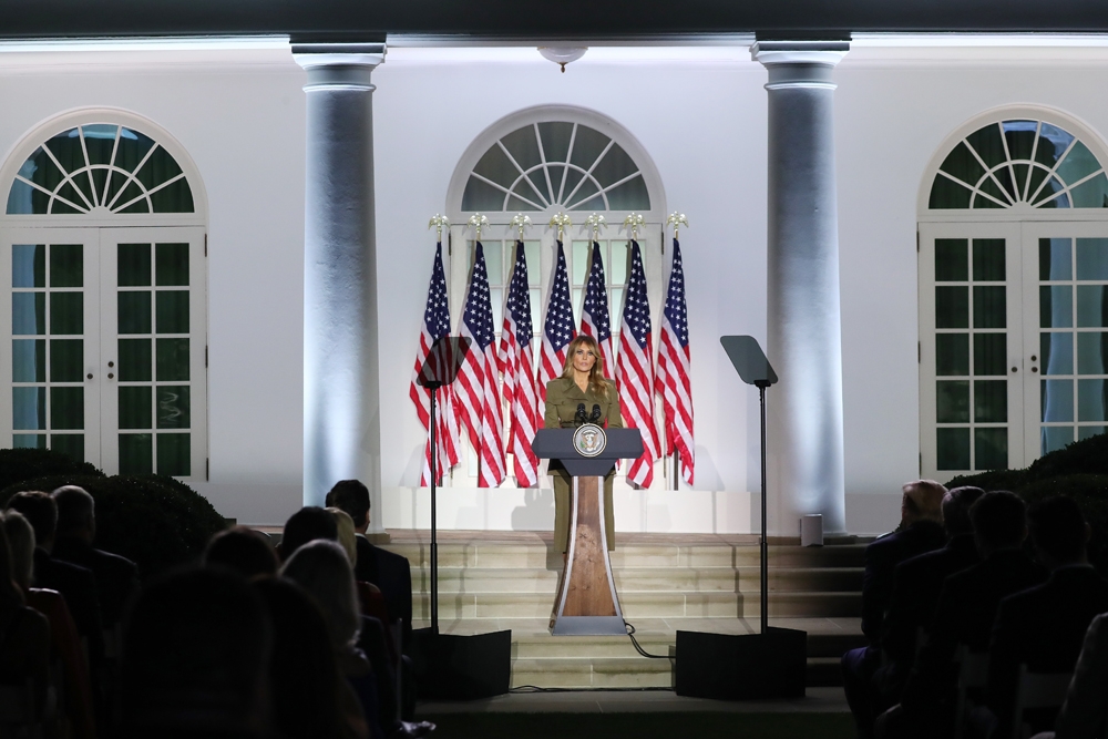 Melania Trump : “Korona virüs görünmez düşman“