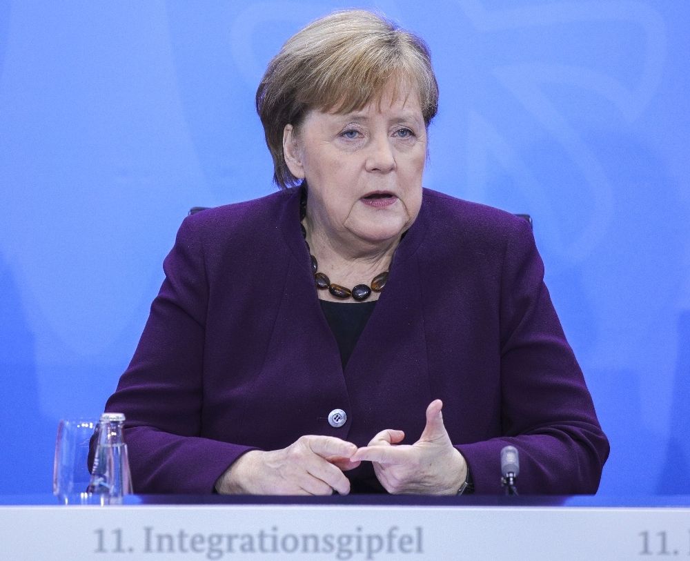 Merkel: “Almanya’nın yüzde 70’i enfekte olabilir”