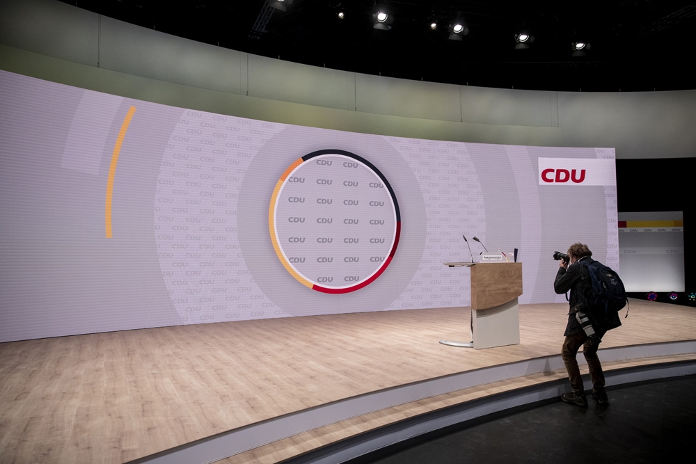 Merkel’in partisi CDU yeni başkanını seçiyor