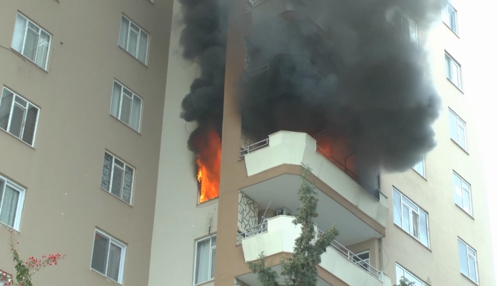 Mersinde Apartmanda Yangın Paniği