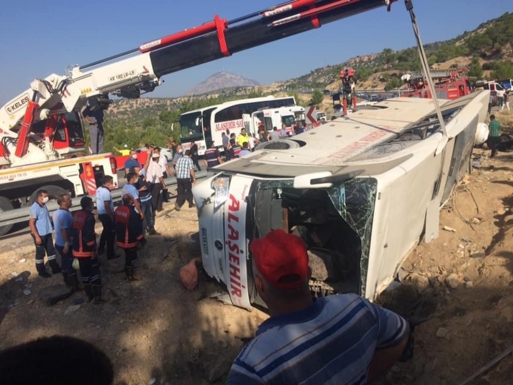 Mersin’de askerleri taşıyan otobüs devrildi: 5 şehit, 27 yaralı