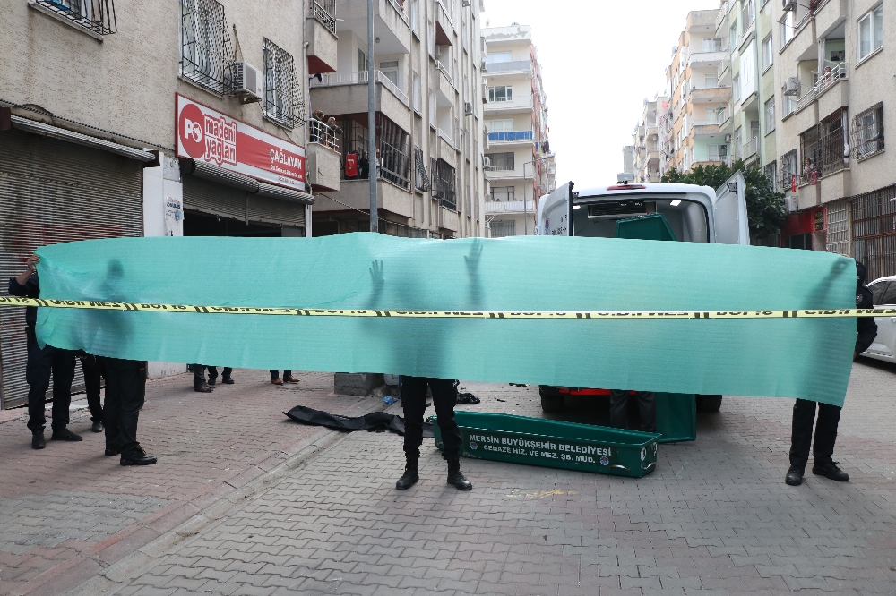 Mersinde Çöp Konteynırında Bebek Cesedi Bulundu