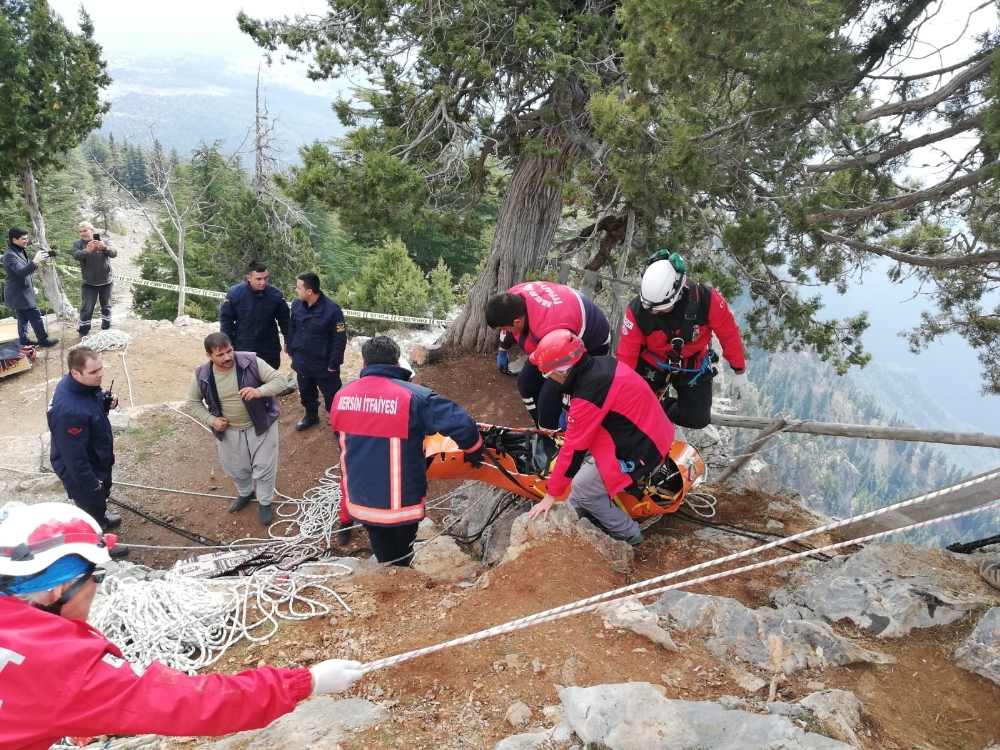 Mersinde Kayıp Gencin 200 Metrelik Uçurumda Bulunan Cesedi Çıkarıldı