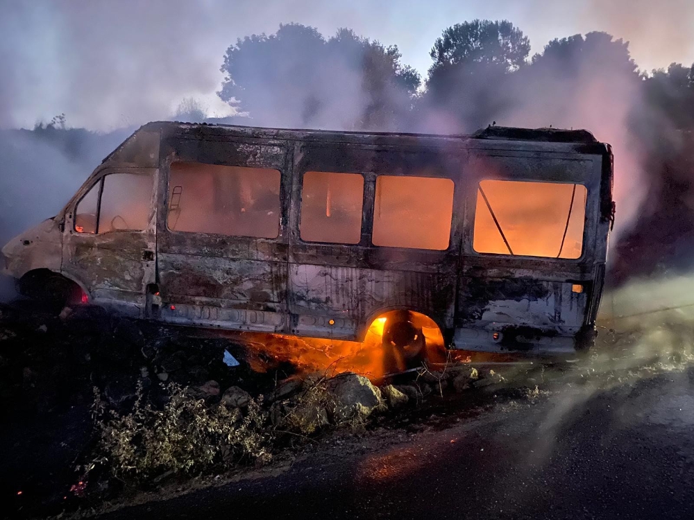 Mersin’de minibüs yangını korkuttu