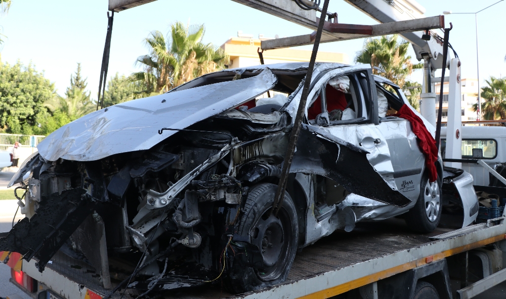 Mersin’de özel harekat polisleri kaza yaptı: 4 yaralı