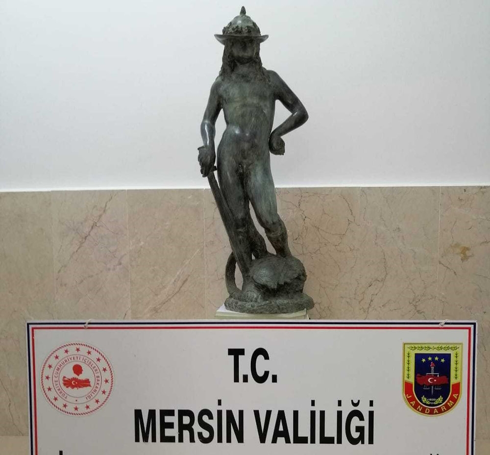 Mersin’de tarihi eser niteliği taşıyan heykel ele geçirildi
