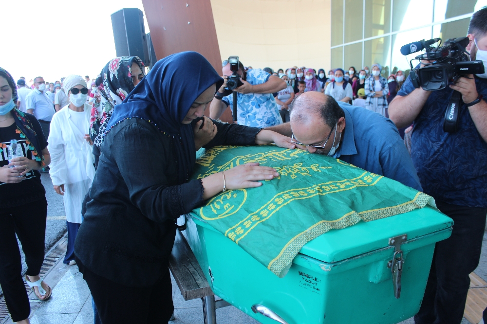 Mersin’deki kazada hayatlarını kaybeden otobüs şoförlerine hüzünlü tören