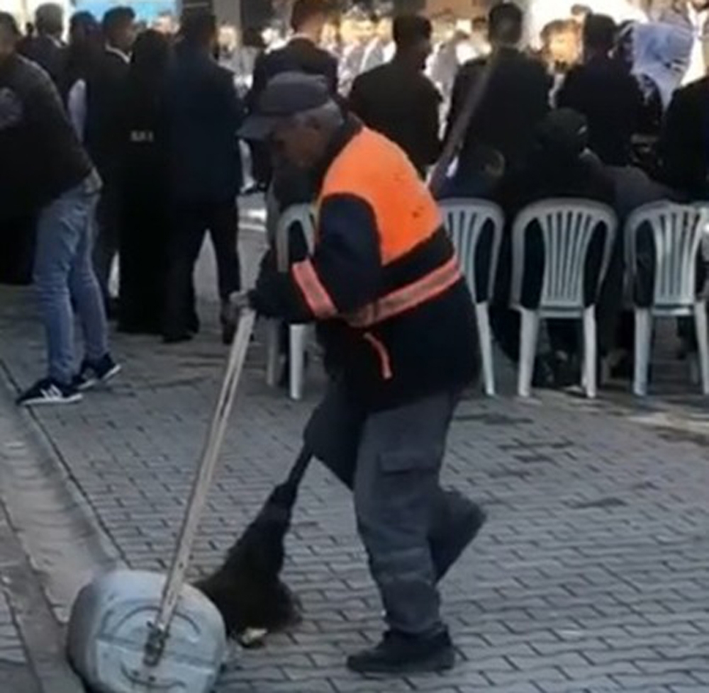 Mersinli Temizlik İşçisi Sosyal Medyayı Salladı