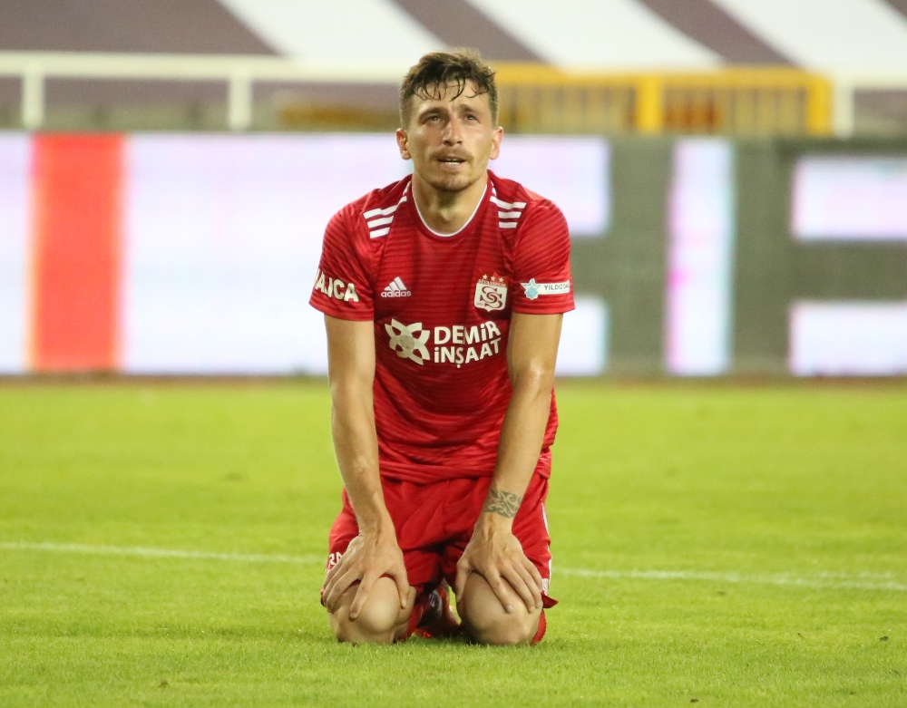 Mert Hakan Yandaş, Sivasspor’a veda etti !