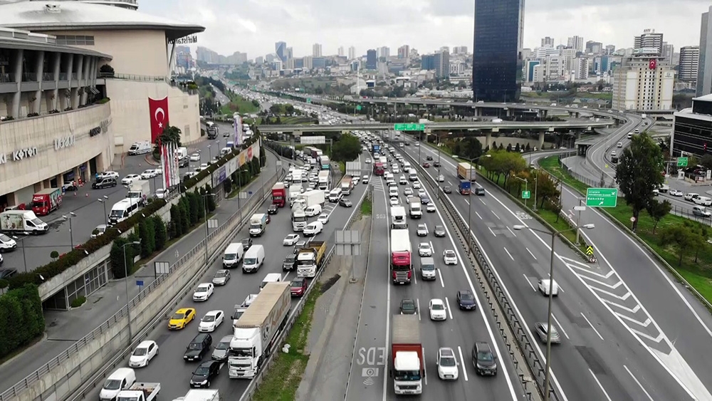 Mesailerin erken bitmesiyle trafikte yoğunluk oluştu