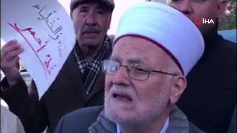 Mescid-i Aksa’ya girişi yasaklanan Şeyh İkrime Sabri, İsrail’i protesto etti