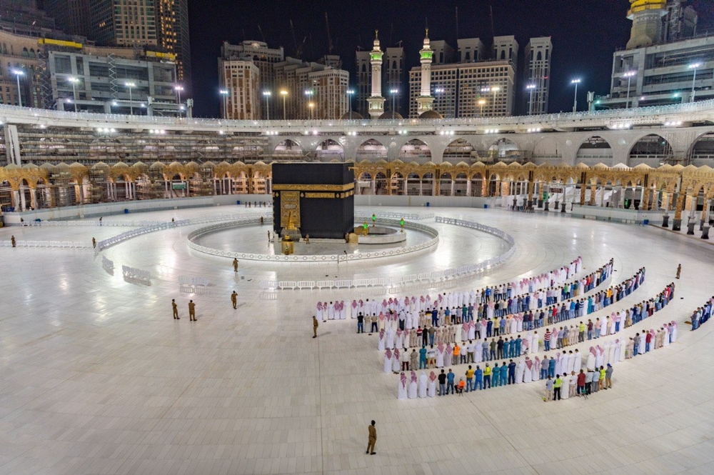 Mescid-i Haram, Mescid-i Nebevi ve Mescid-i Aksa’da ilk teravih namazı kılındı