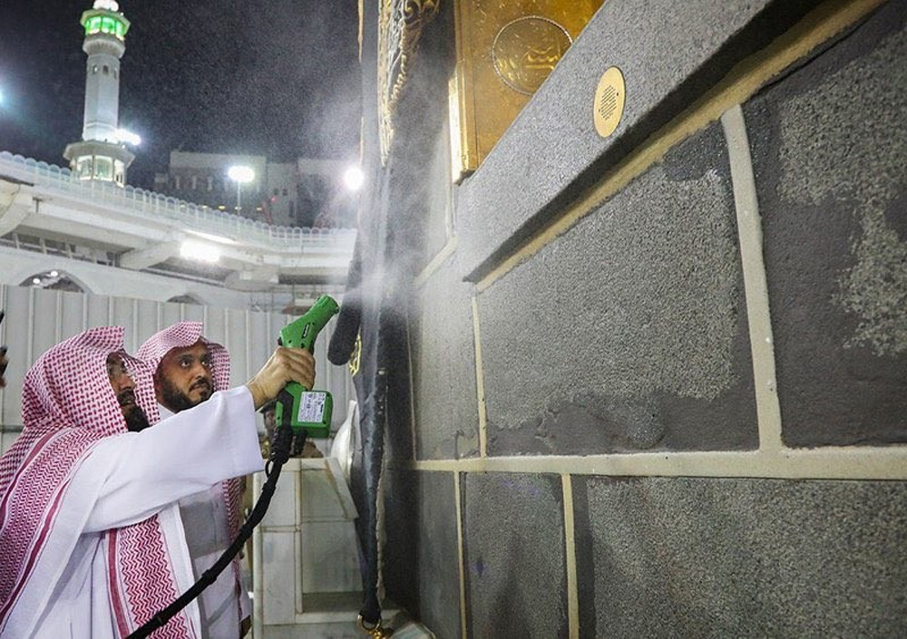 Mescid-i Haram ve Mescid-i Nebevi de kapatıldı