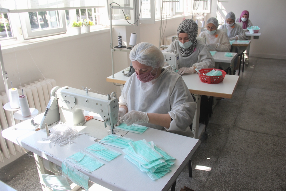 Meslek liseleri maske fabrikası oldu