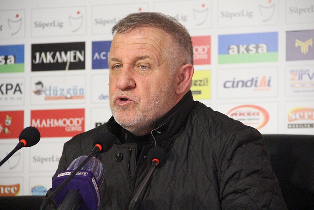 Mesut Bakkal: 