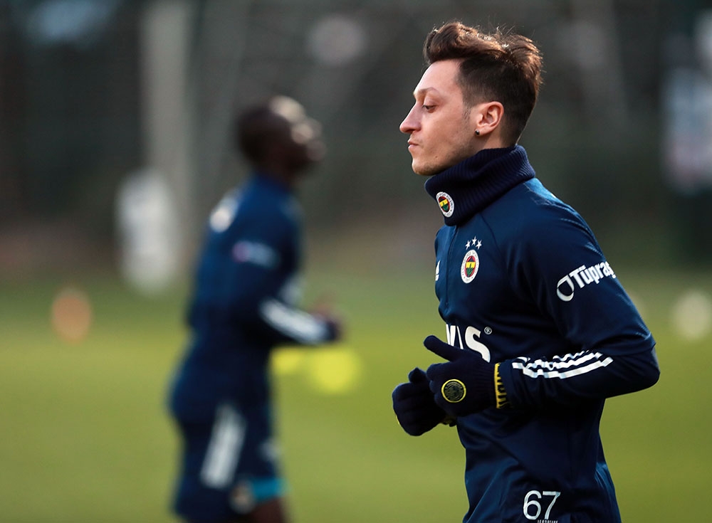 Mesut Özil antrenmanda yer aldı