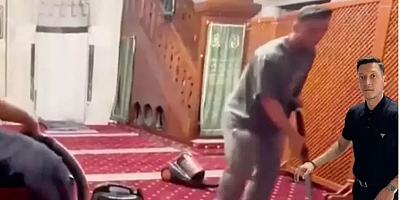 Mesut Özil cami temizledi