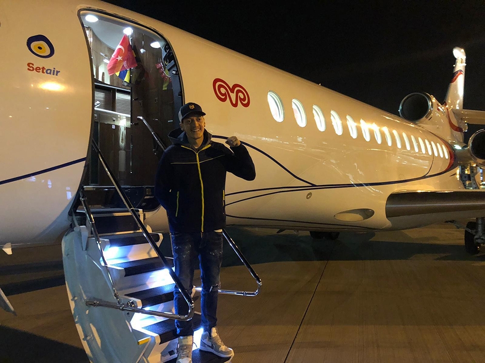 Mesut Özil, Fenerbahçe için yola çıktı