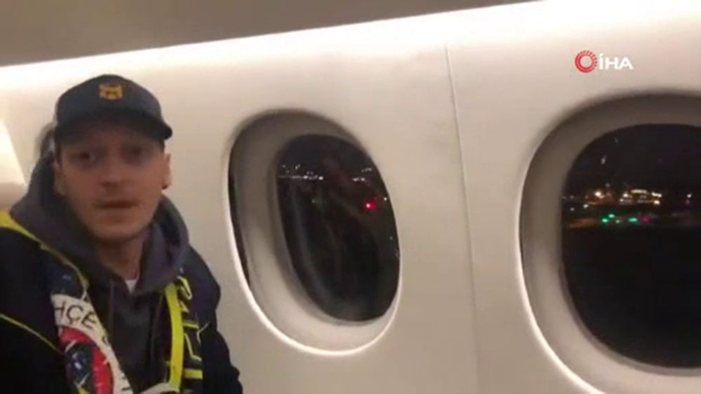 Mesut Özil, İstanbul’a iniş görüntülerini paylaştı