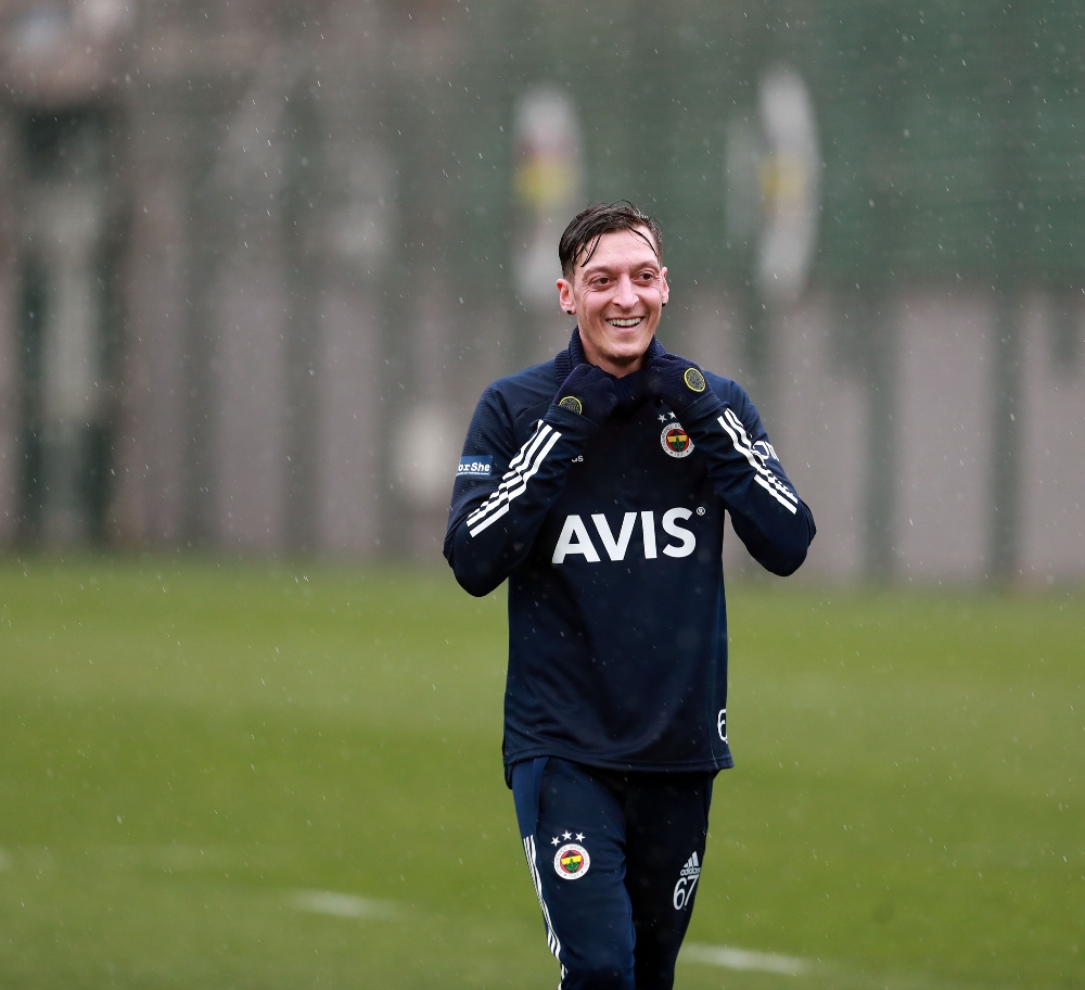 Mesut Özil’in ilk derbisi